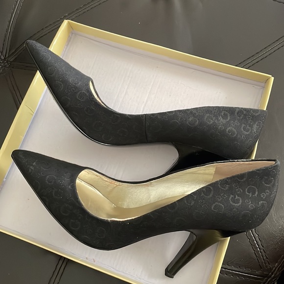 Guess Shoes - Picture 6 of 7